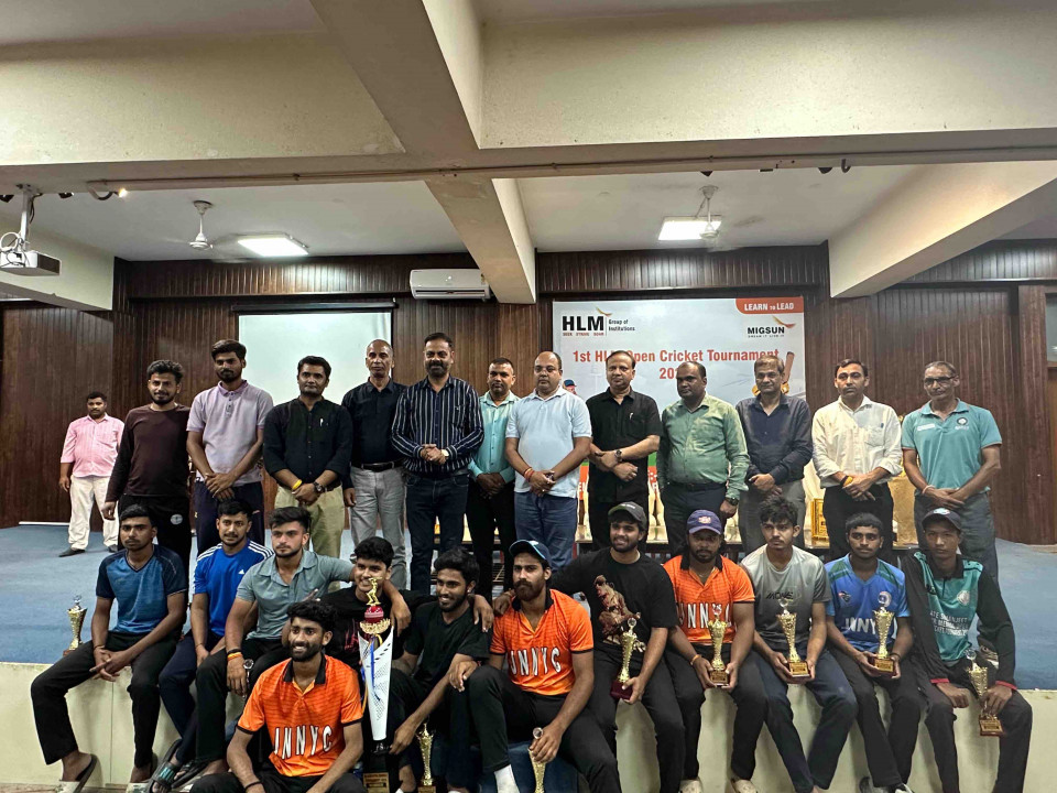 An open cricket tournament was organized at HLM College in the memory of Shri Harbans Lal Miglani